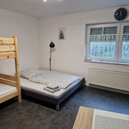 Souterrain-Wohnung Mit Kostenlosem Stellplatz ライプツィヒ エクステリア 写真