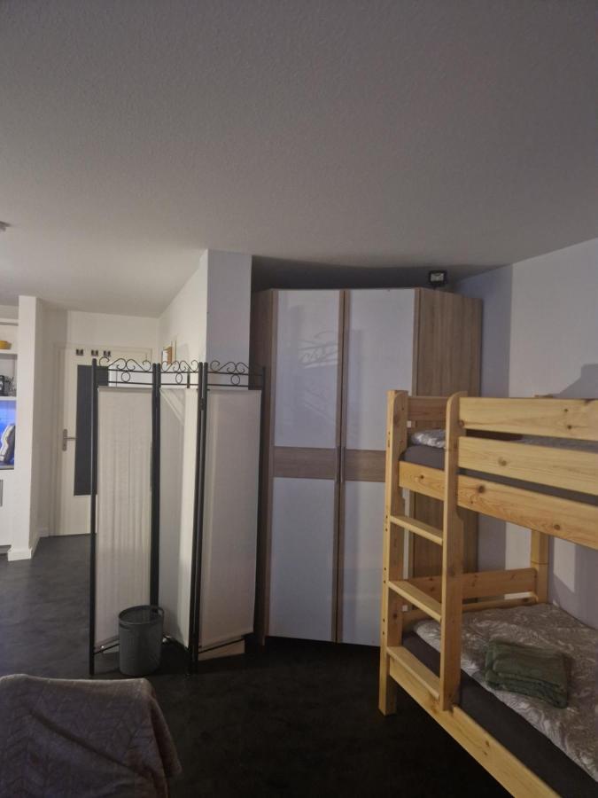 Souterrain-Wohnung Mit Kostenlosem Stellplatz ライプツィヒ エクステリア 写真