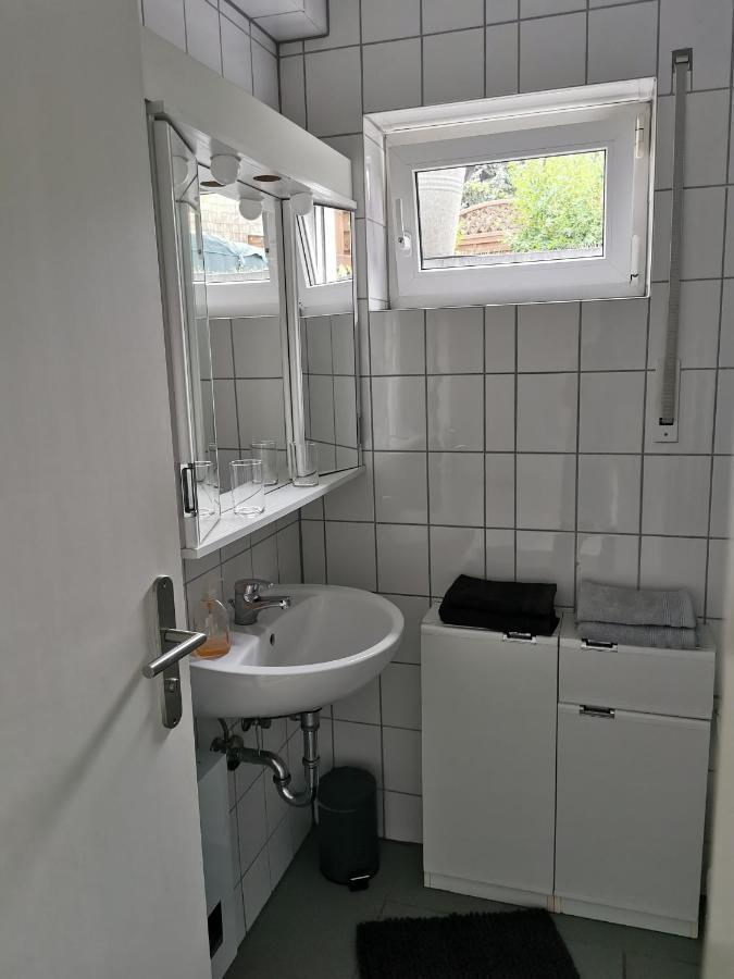 Souterrain-Wohnung Mit Kostenlosem Stellplatz ライプツィヒ エクステリア 写真