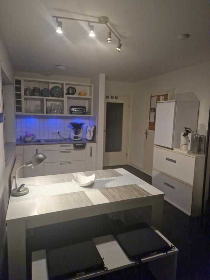 Souterrain-Wohnung Mit Kostenlosem Stellplatz ライプツィヒ エクステリア 写真