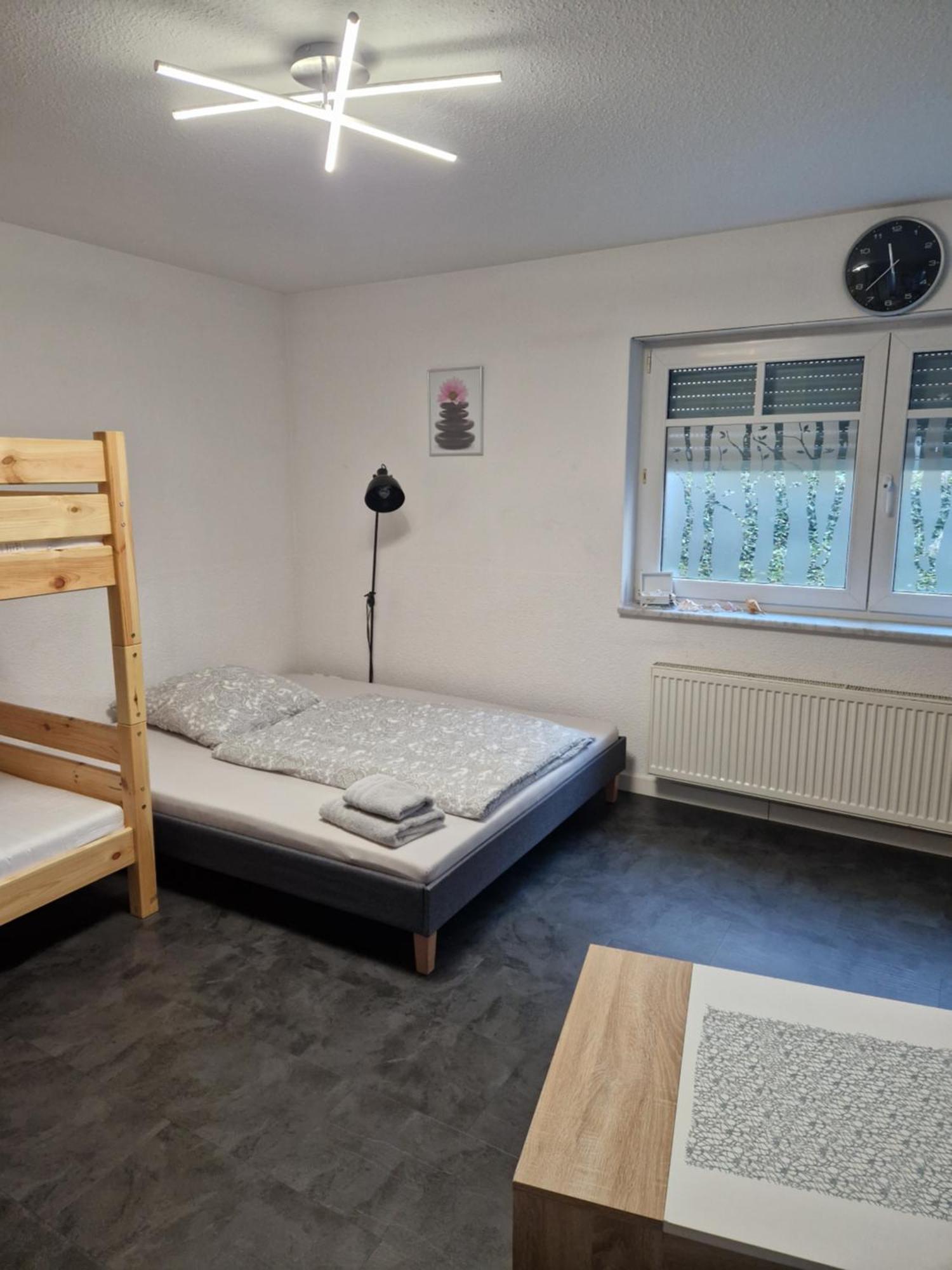 Souterrain-Wohnung Mit Kostenlosem Stellplatz ライプツィヒ エクステリア 写真
